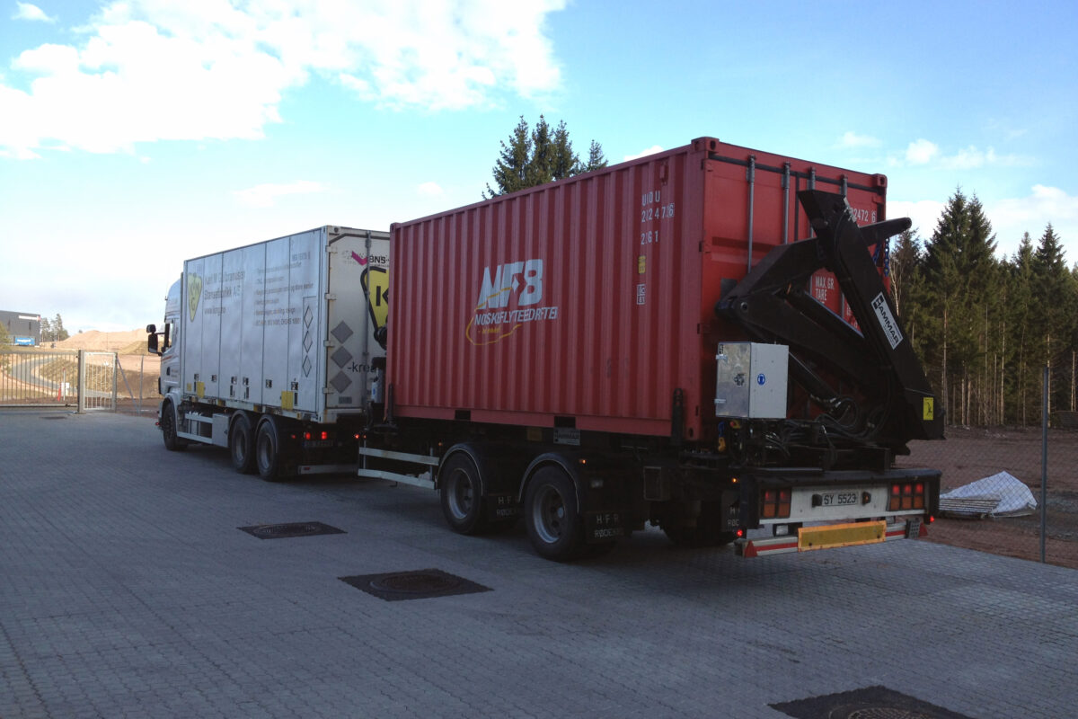 SE - mounted on B-trailer w. container